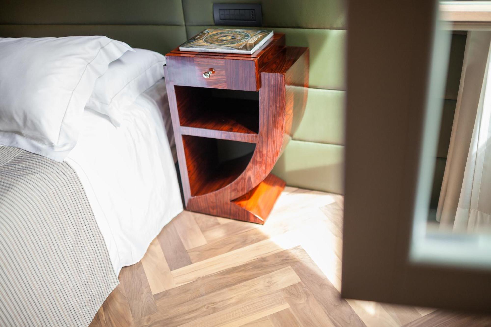 Liassidi Wellness Suites Венеция Номер фото