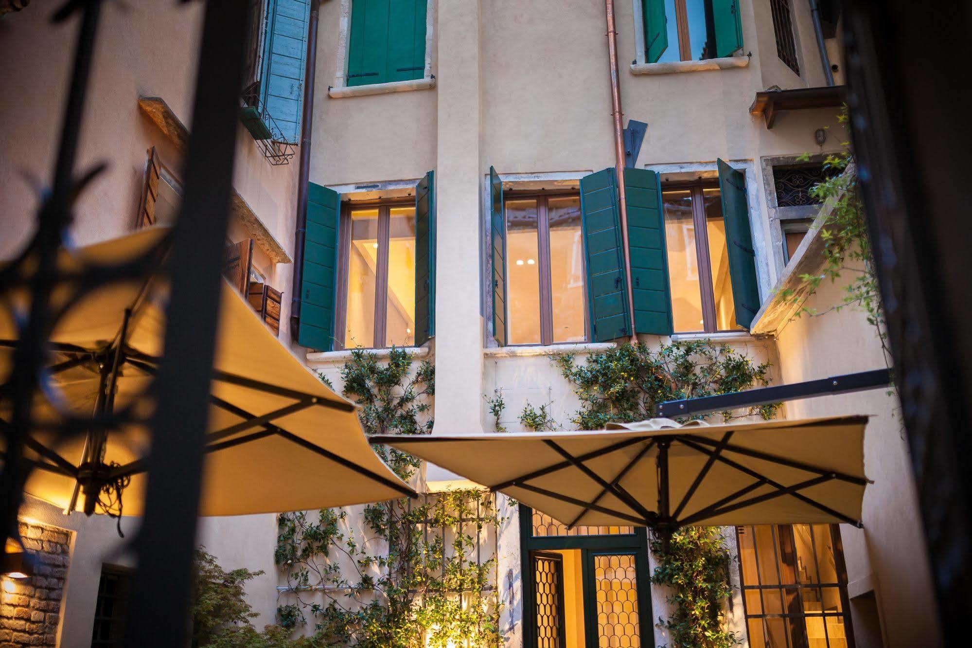 Liassidi Wellness Suites Венеция Экстерьер фото