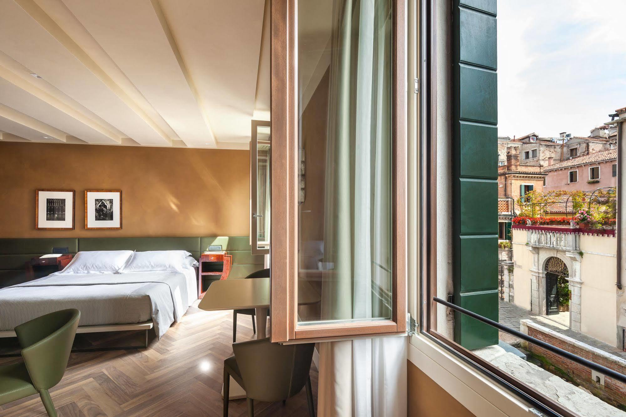 Liassidi Wellness Suites Венеция Экстерьер фото